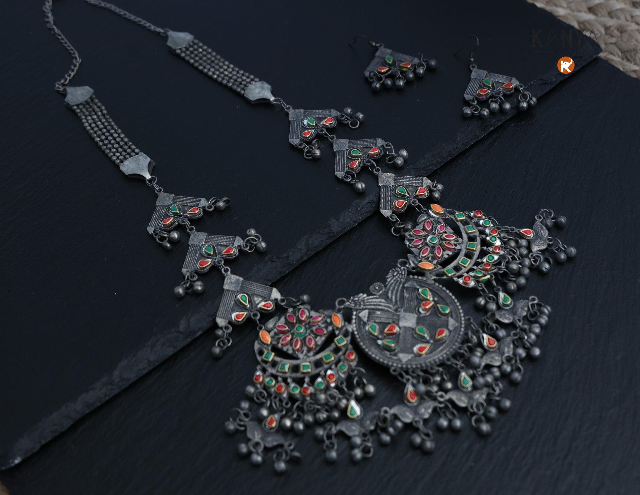 Black polish necklace discount